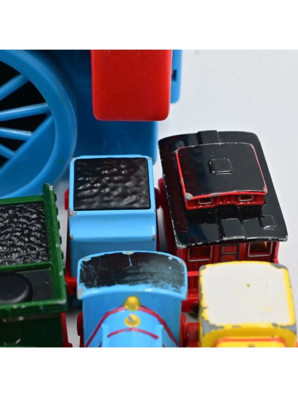 Thomas The Train Tank Engine Take Along Carrying Case W/ 13 Engines & 6 Cars